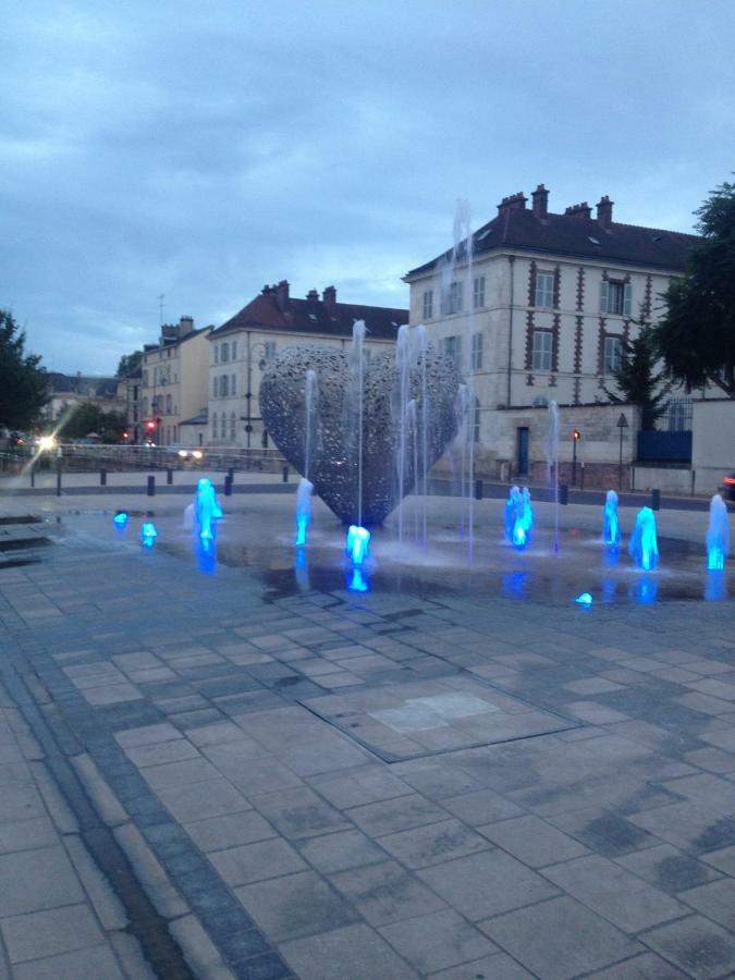 Le St Frobert Au Coeur De Troyes Lägenhet Exteriör bild