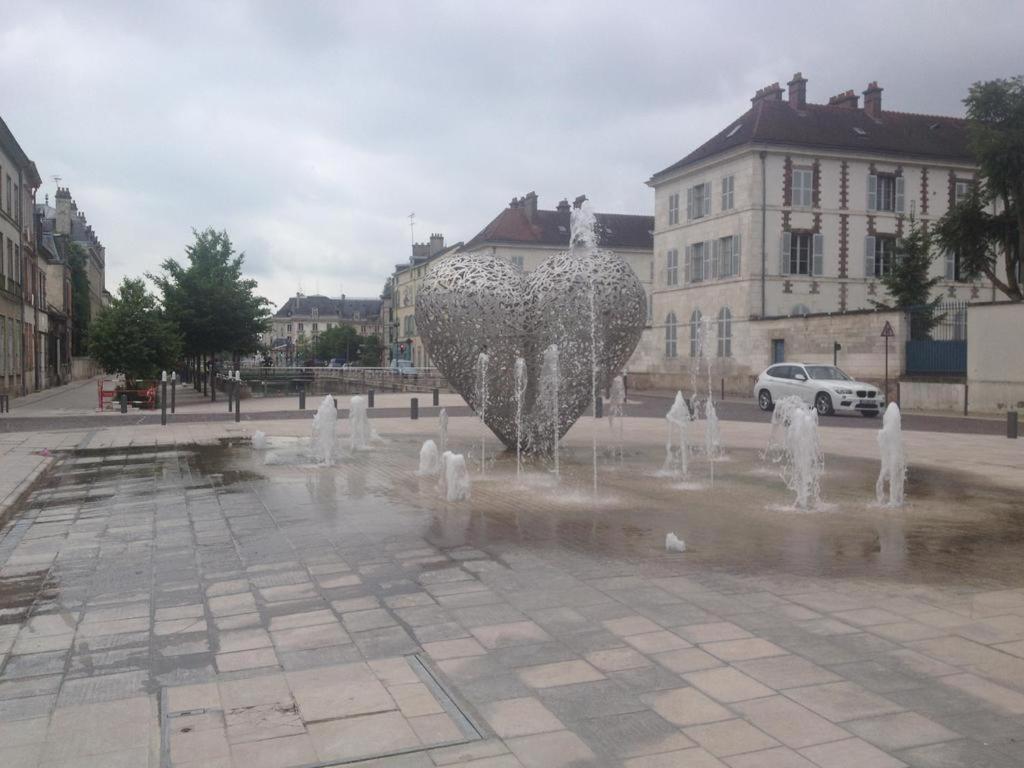 Le St Frobert Au Coeur De Troyes Lägenhet Exteriör bild